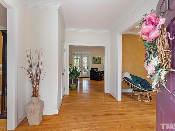 2nd image of 318 Sunset Creek Cir
