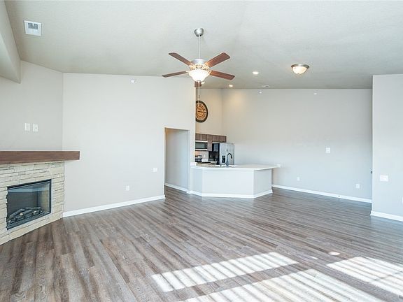 4th image of 2503 NE Oak Dr Unit 2