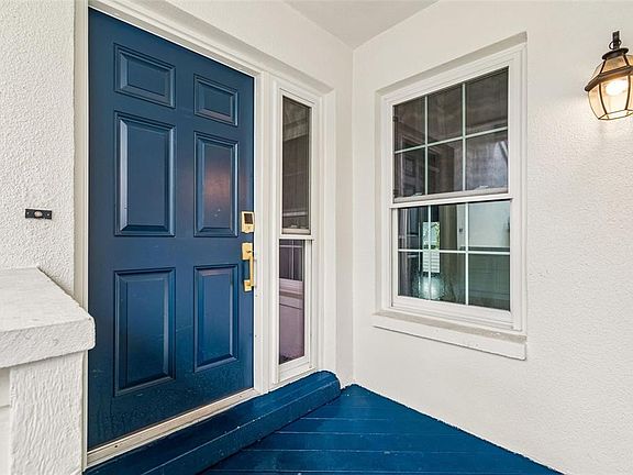 2nd image of 5203 BAYSHORE BOULEVARD #5