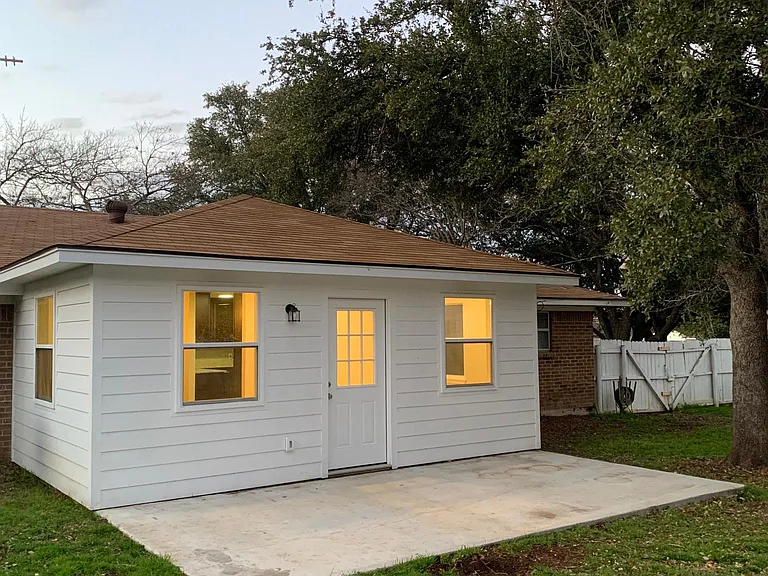 1221 Wedgewood Dr — Photo 12