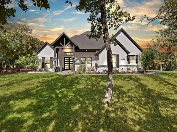 709 Hidden Branch Ln, Azle, TX 76020