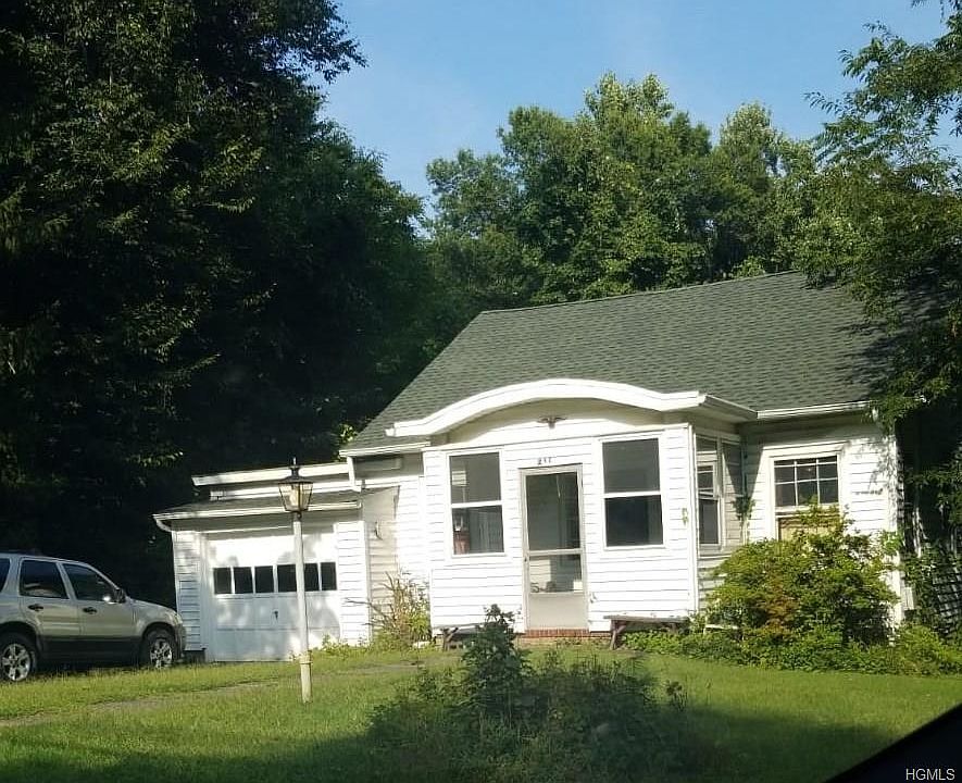 1st image of 215 N Highland Ave