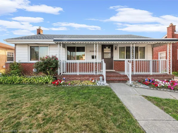 28211 Fountain St, Roseville, MI 48066