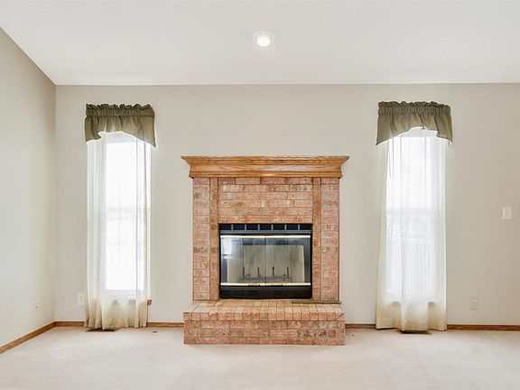 3rd image of 1105 N Bedford Cir