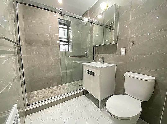 5th image of 1035 Washington Ave #1F