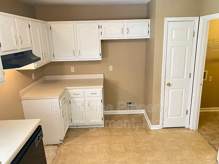 4444 Longtree Cv — Photo 12