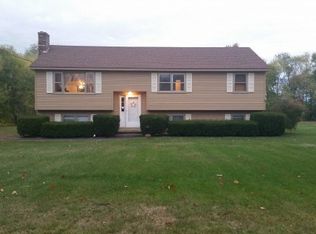 8 Gumpas Hill Rd, Pelham, NH 03076