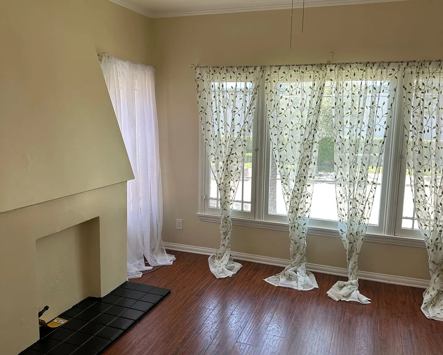 1166 N Raymond Ave — Photo 2