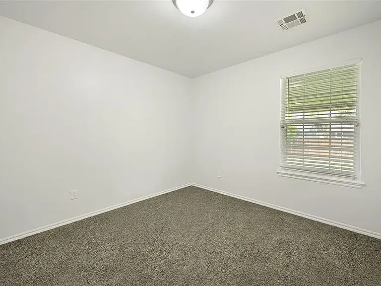 1423 NW 98th St — Photo 7