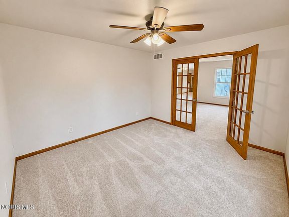 5th image of 2547 Lake Vista Dr
