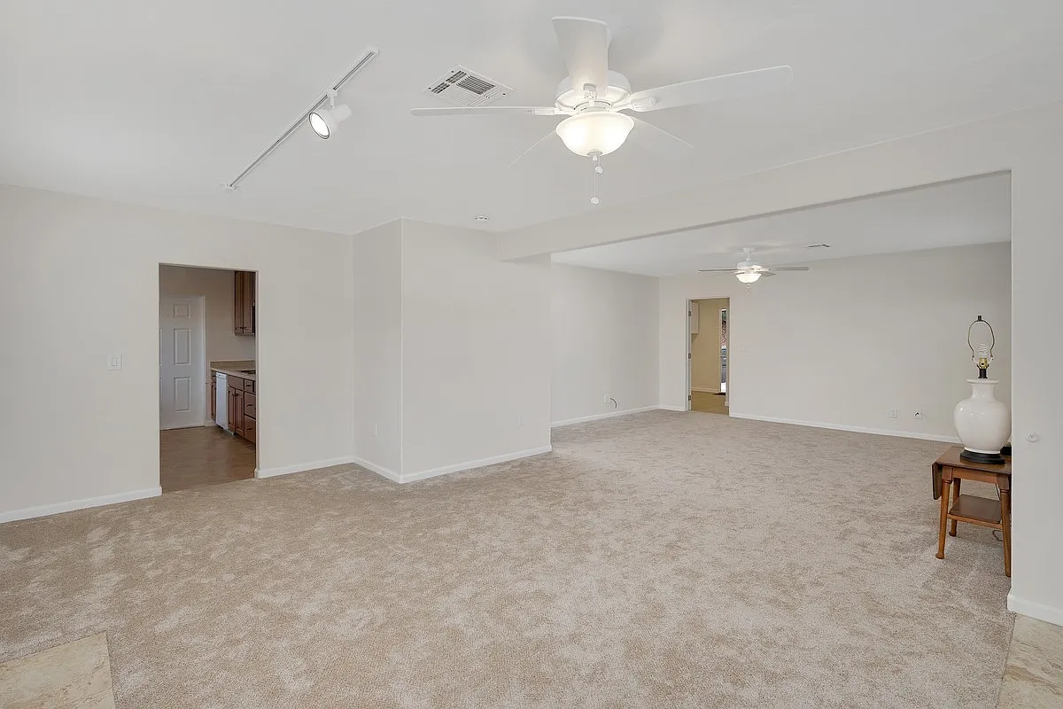 Single Level Family House — Photo 4