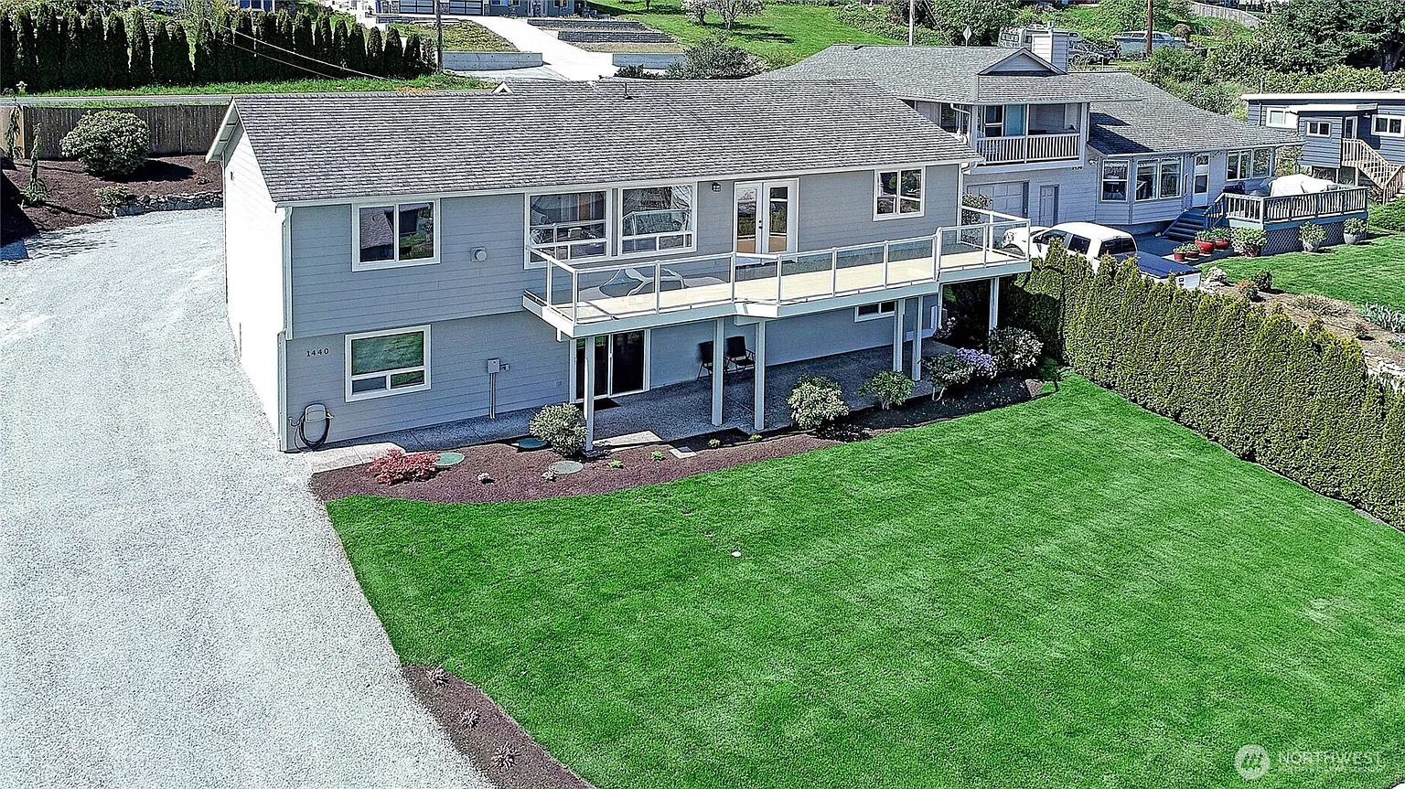 1440 Country Club Drive photo 1