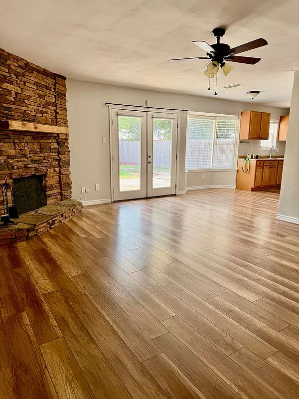 3 bed, 2.0 bath, 1173 sqft, $1,895 — Photo 3