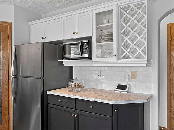 5th image of 72 E Springs Cres SE