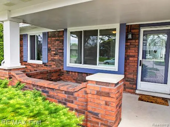 42446 Sycamore Dr, Sterling Heights, MI 48313