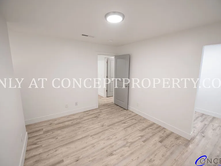 First Avenue Flats — Photo 18