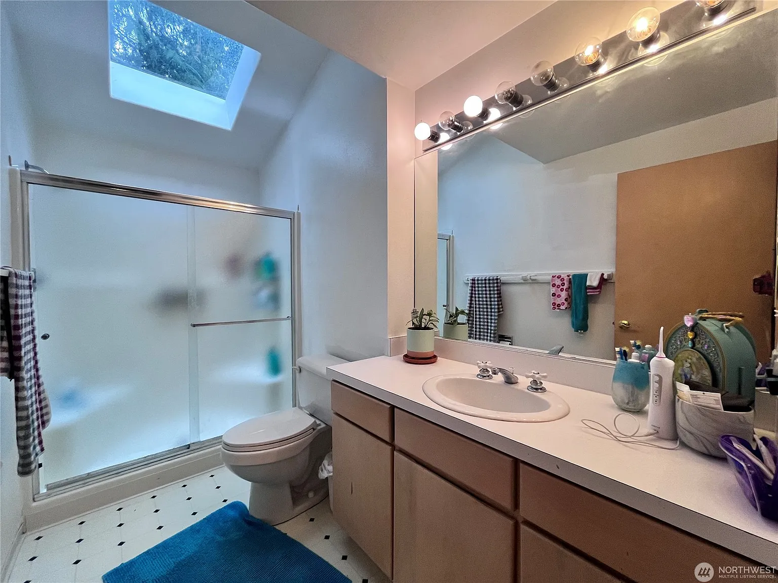 4 bed, 2346 sqft, $3,050 — Photo 4