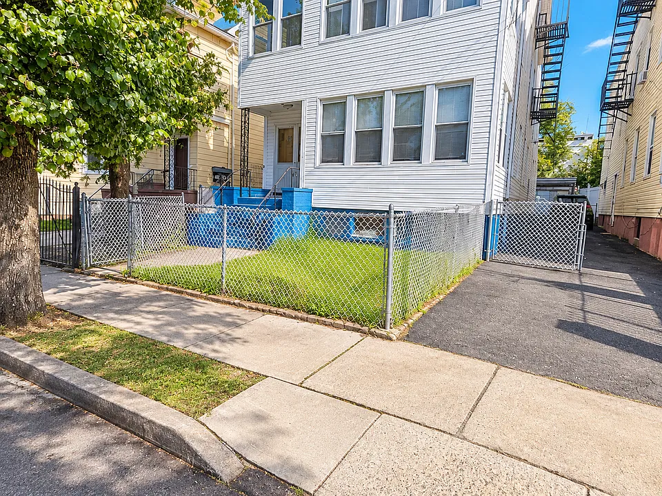 214 Munn Ave #1