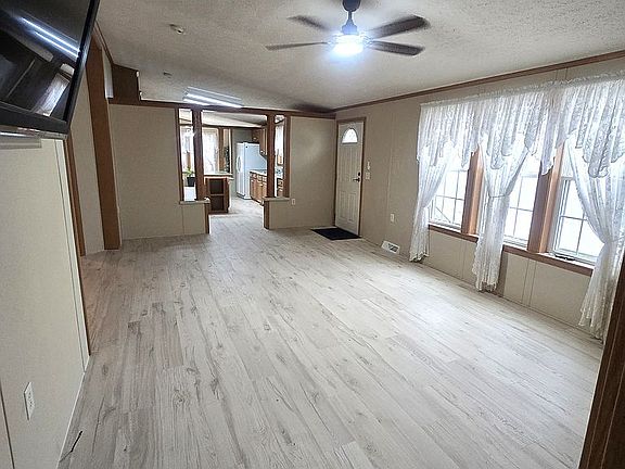 5th image of 2717 Green Acre Dr