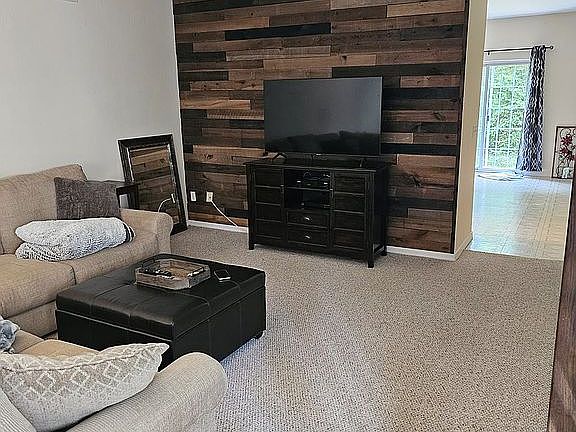 3rd image of 35 Paddington Cir