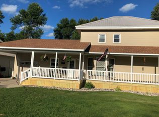 223 W 3rd St, Larimore, ND 58251