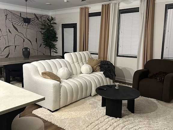 5th image of 1292 Williamette Way