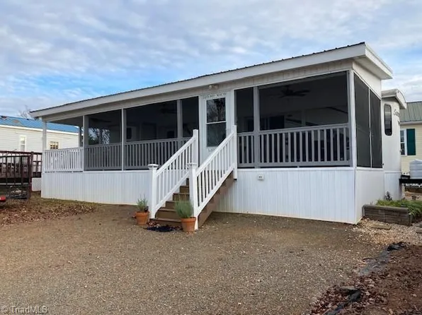 325 Mount View Ln, New London, NC 28127