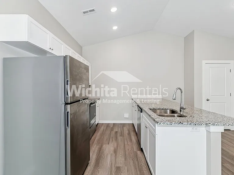 5146 Honeylocust St — Photo 6