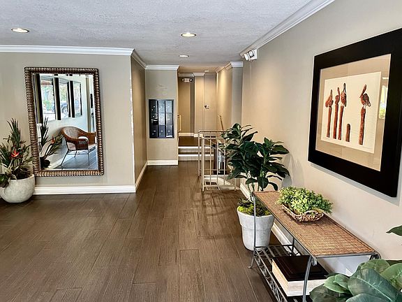2nd image of 1819 Greenfield Ave APT 102