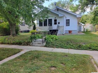 202 S Vermont Ave, Mason City, IA 50401
