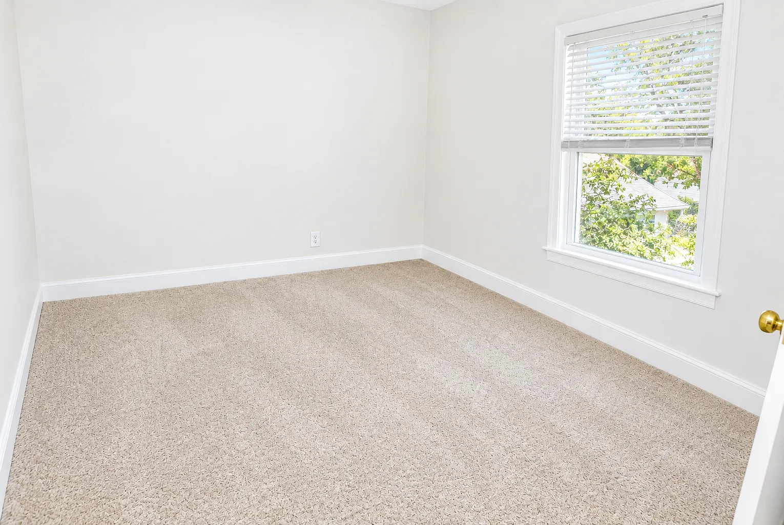 4 bed, 1400 sqft, $2,625 — Photo 2