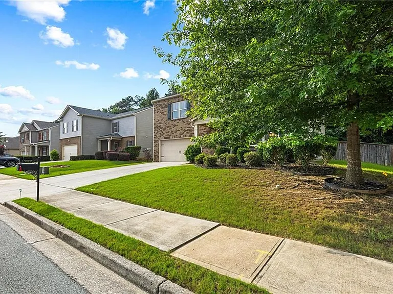 407 Aviary Ln — Photo 2