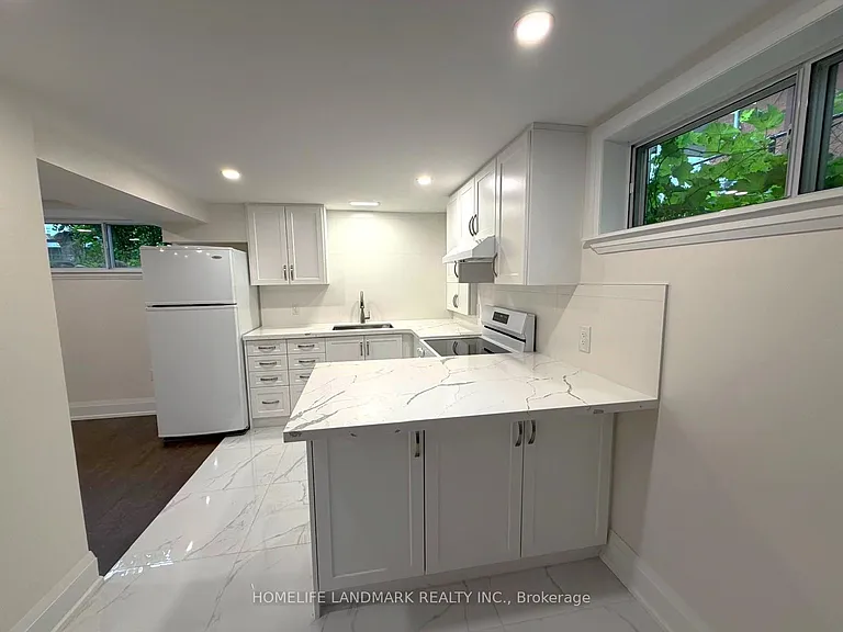 126 Fenside Dr #BASEMENT — Photo 3