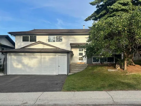 7032 W 78th St NW, Calgary, AB T3B 4H9