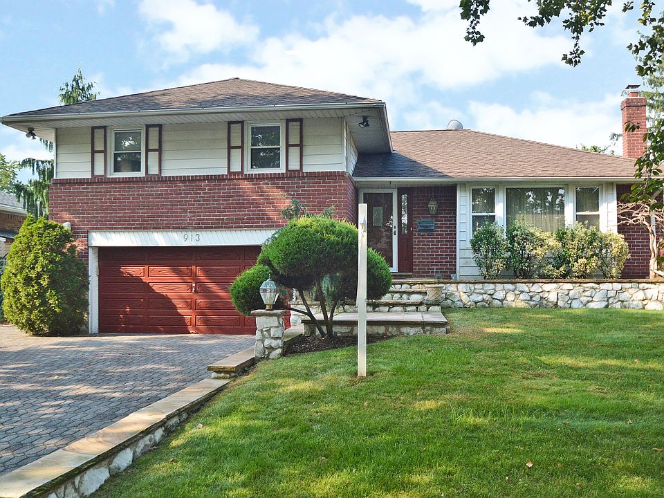 1st image of 913 Bromton Dr