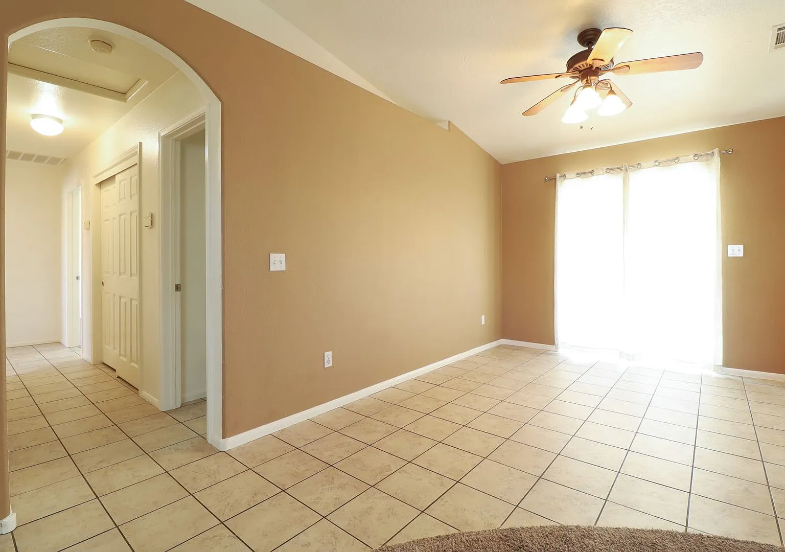 Beautiful Single Family Home located in Hesperia, CA — Photo 3