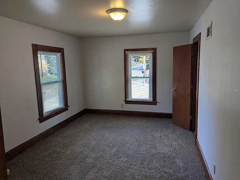 639 Park Ave — Photo 11