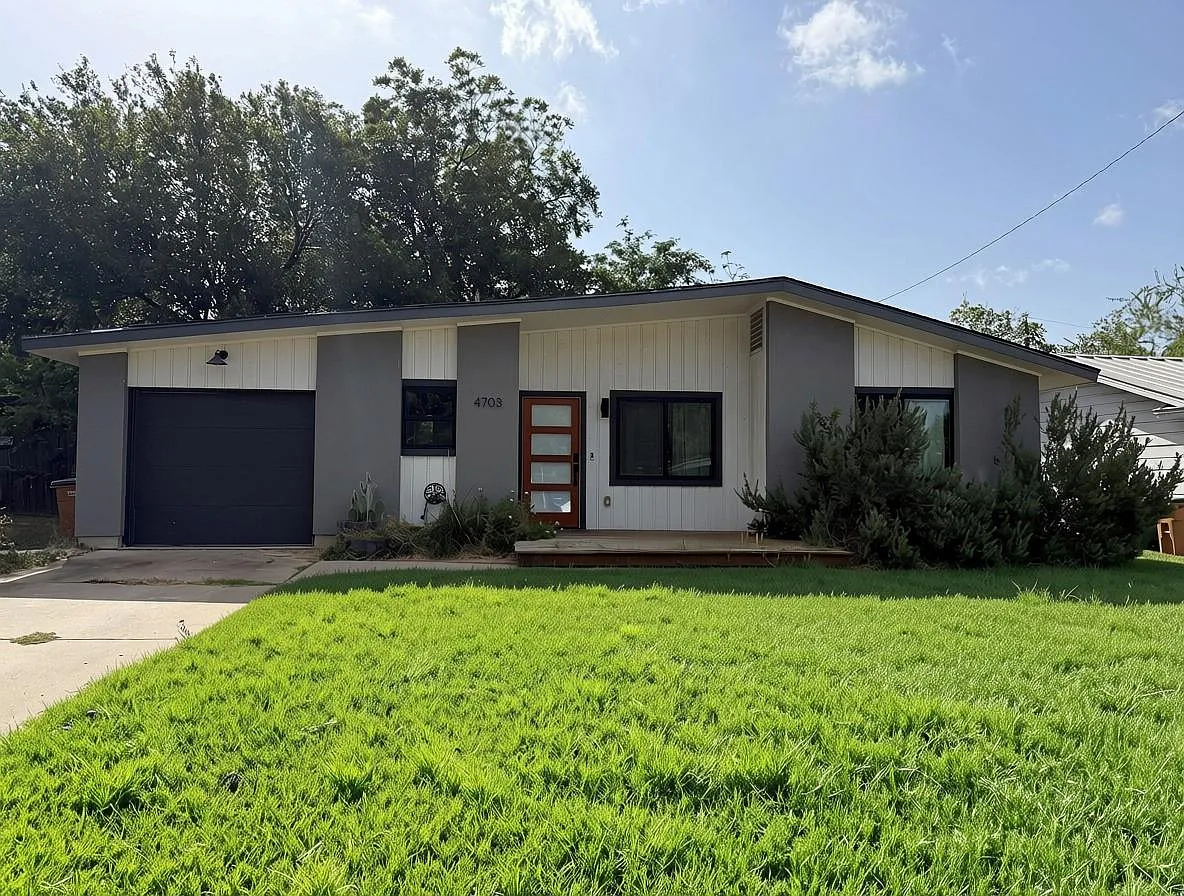 3 bed, 2.0 bath, 1009 sqft, $2,700 — Photo 1