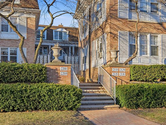 2nd image of 2201 Central St APT 3N
