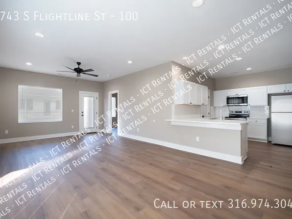 2743 S Flightline St, Wichita, KS