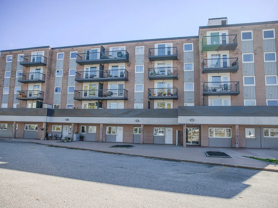 2677 Trout Lake Rd