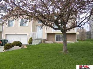 18204 Lillian St, Omaha, NE 68136