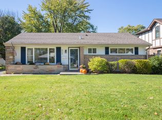 848 Meadowlark Ln, Glenview, IL 60025