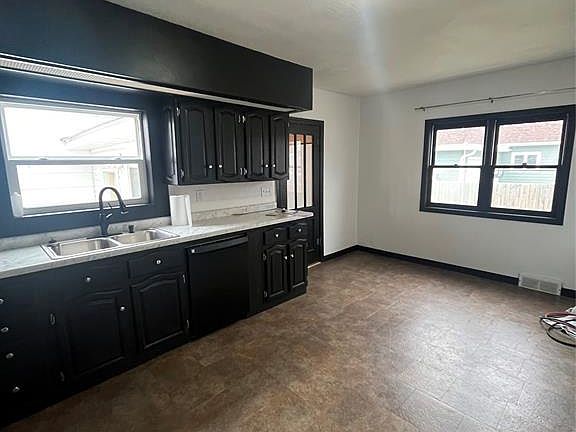 5th image of 221 Fuller Street