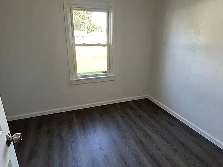 811 Saint Monica Dr — Photo 4