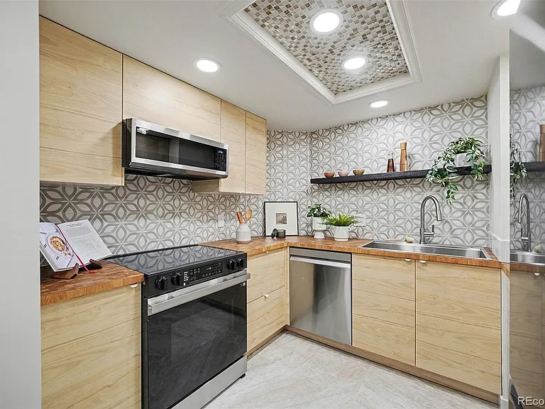 350 Detroit St #209 — Photo 10