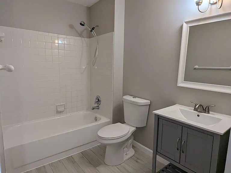 Upstairs full bathroom