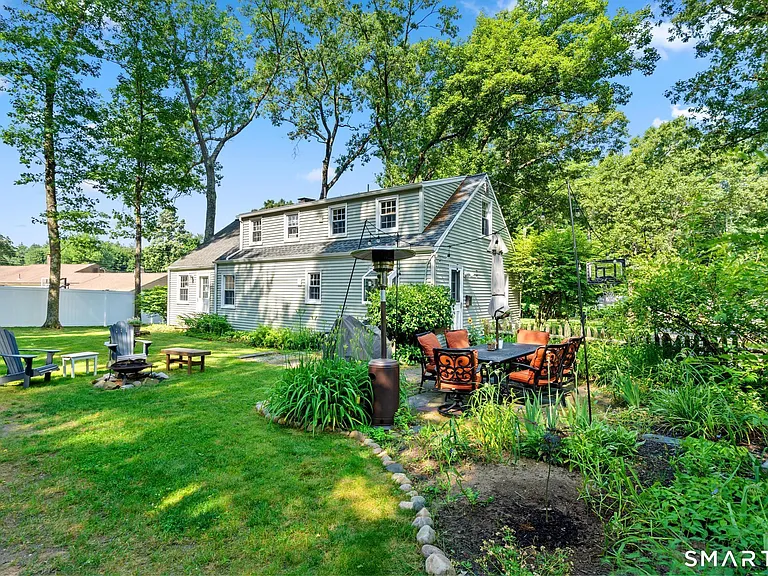 38 Barry Ln — Photo 4