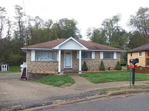 270 Gardner Ave photo 1