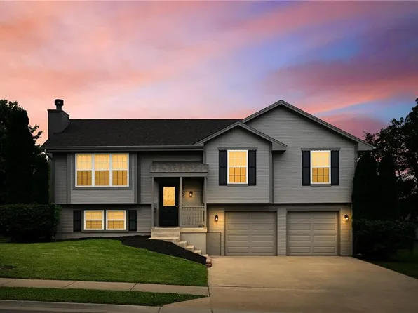 1705 Johnston Dr, Raymore, MO 64083
